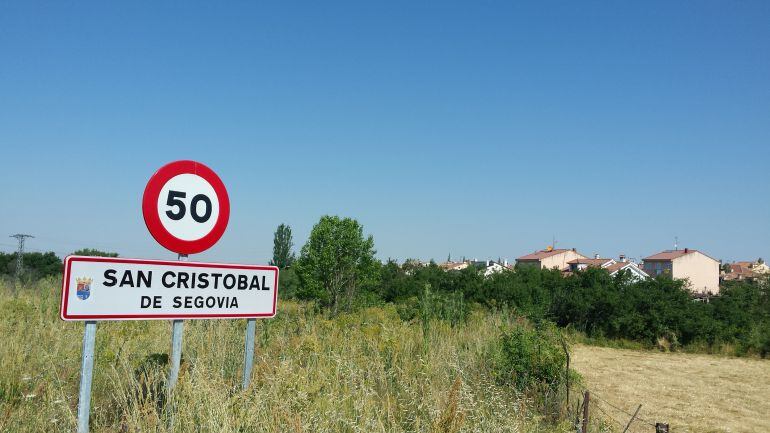 Entrada de la localidad de San Cristóbal de Segovia