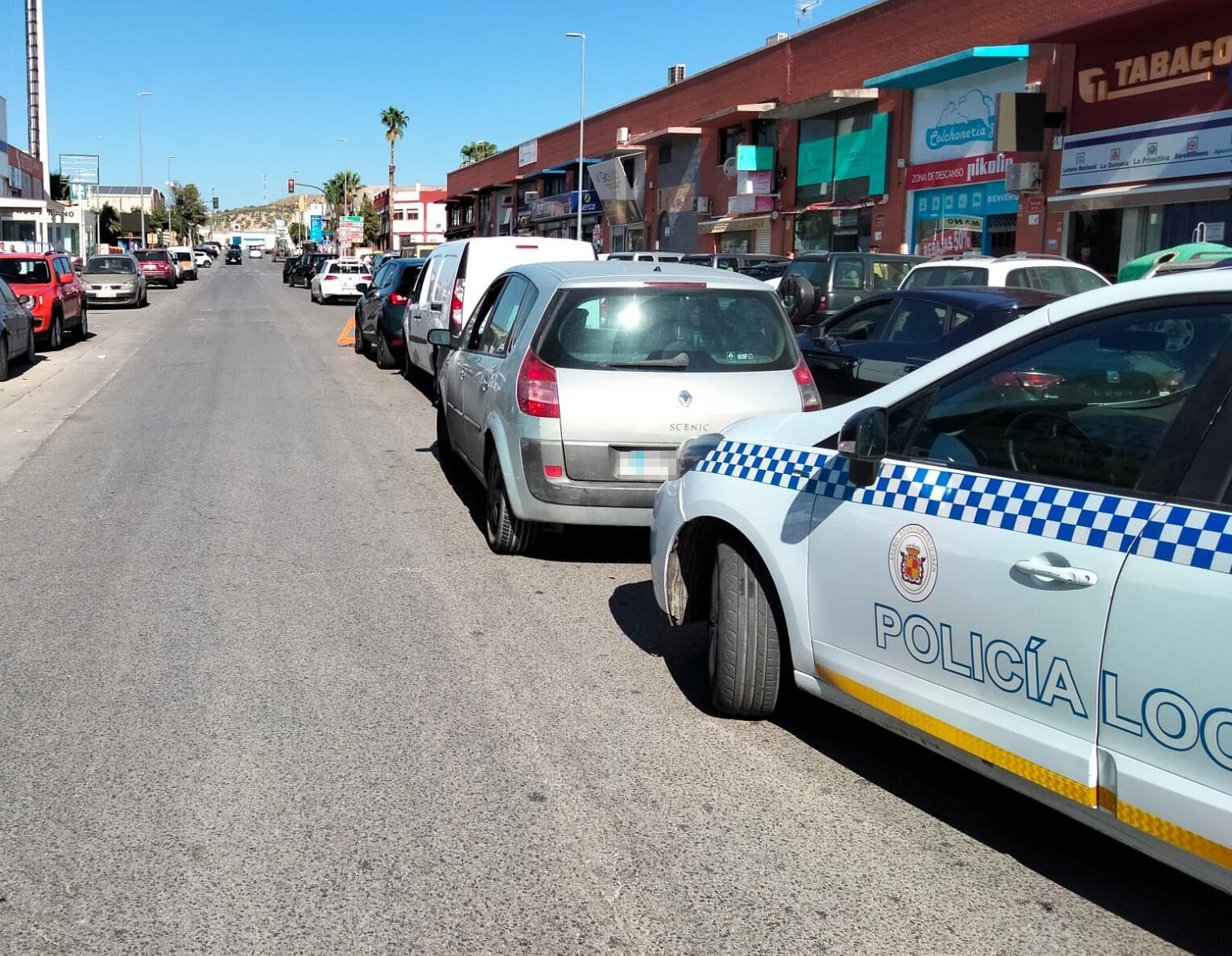 Policía Local atendiendo el accidente.