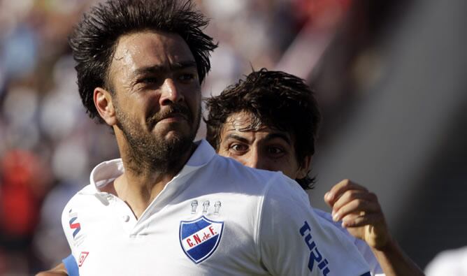 Recoba celebra su tanto ante Liverpool