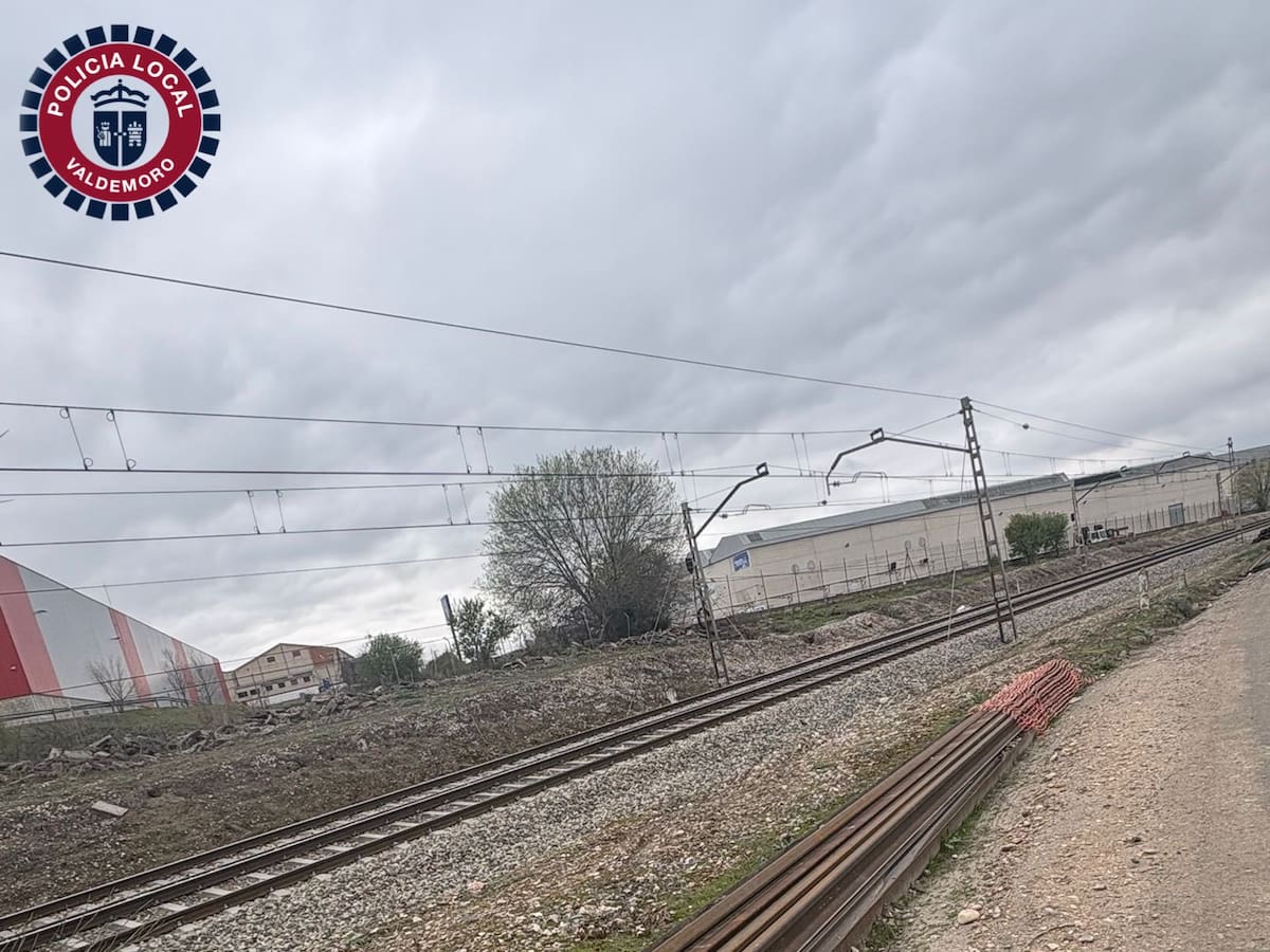 Dos denunciados en Valdemoro por robar tramos abandonados de vía del tren