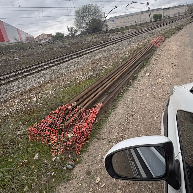 Los tramos de vía robados se encontraban abandonados a un lado de la vía entre Pinto y Valdemoro