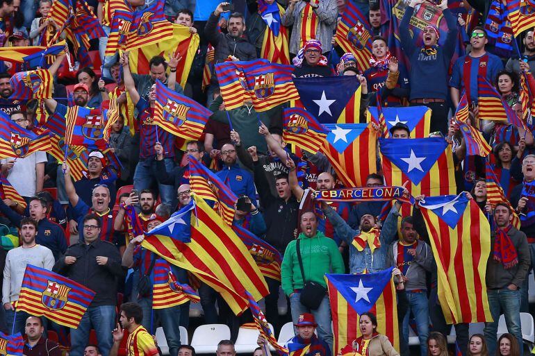 FC Barcelona fans show Estelada flags prior to start the Copa del Rey Final match between FC Barcelona and Sevilla FC at Vicente Calderon Stadium on May 22, 2016 in Madrid, Spain. (Photo by Gonzalo Arroyo Moreno/Getty Images)