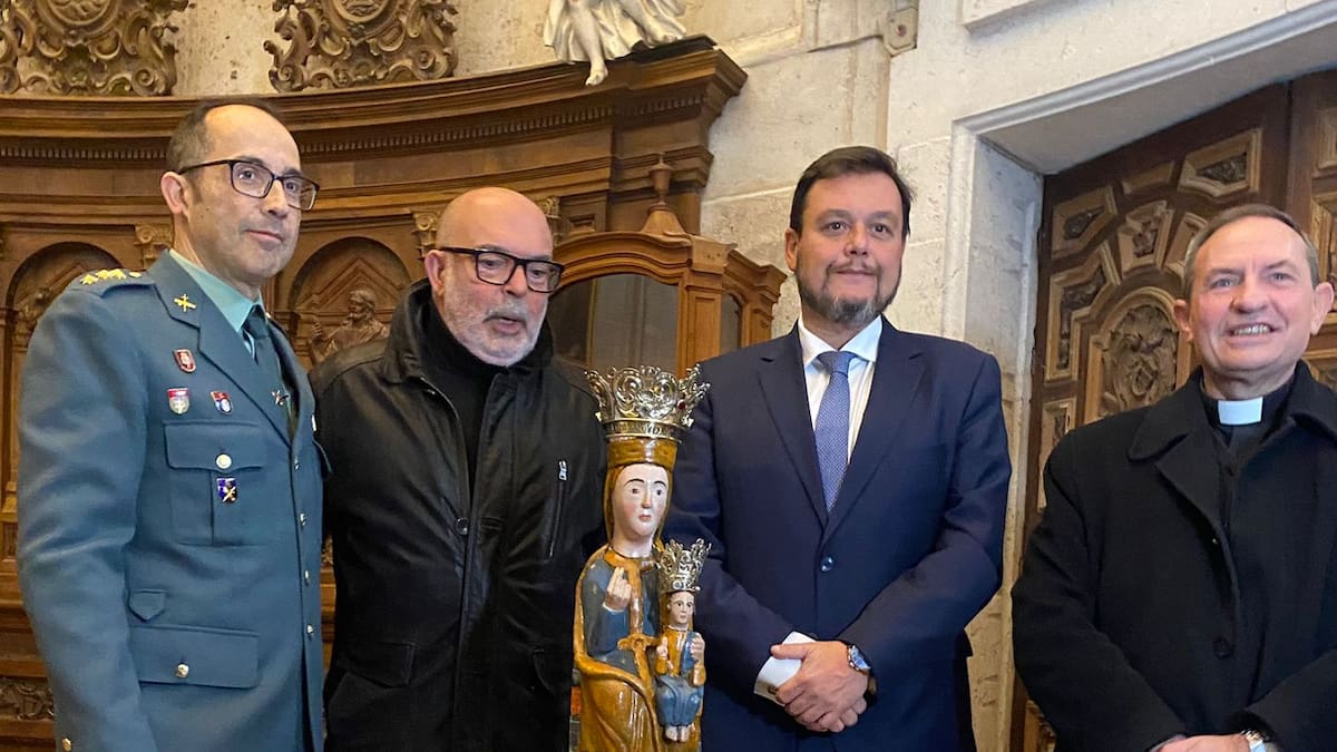 La Guardia Civil y el Ministerio de Cultura entregan las coronas de la Virgen de la Blanca de Noviercas tras su recuperación
