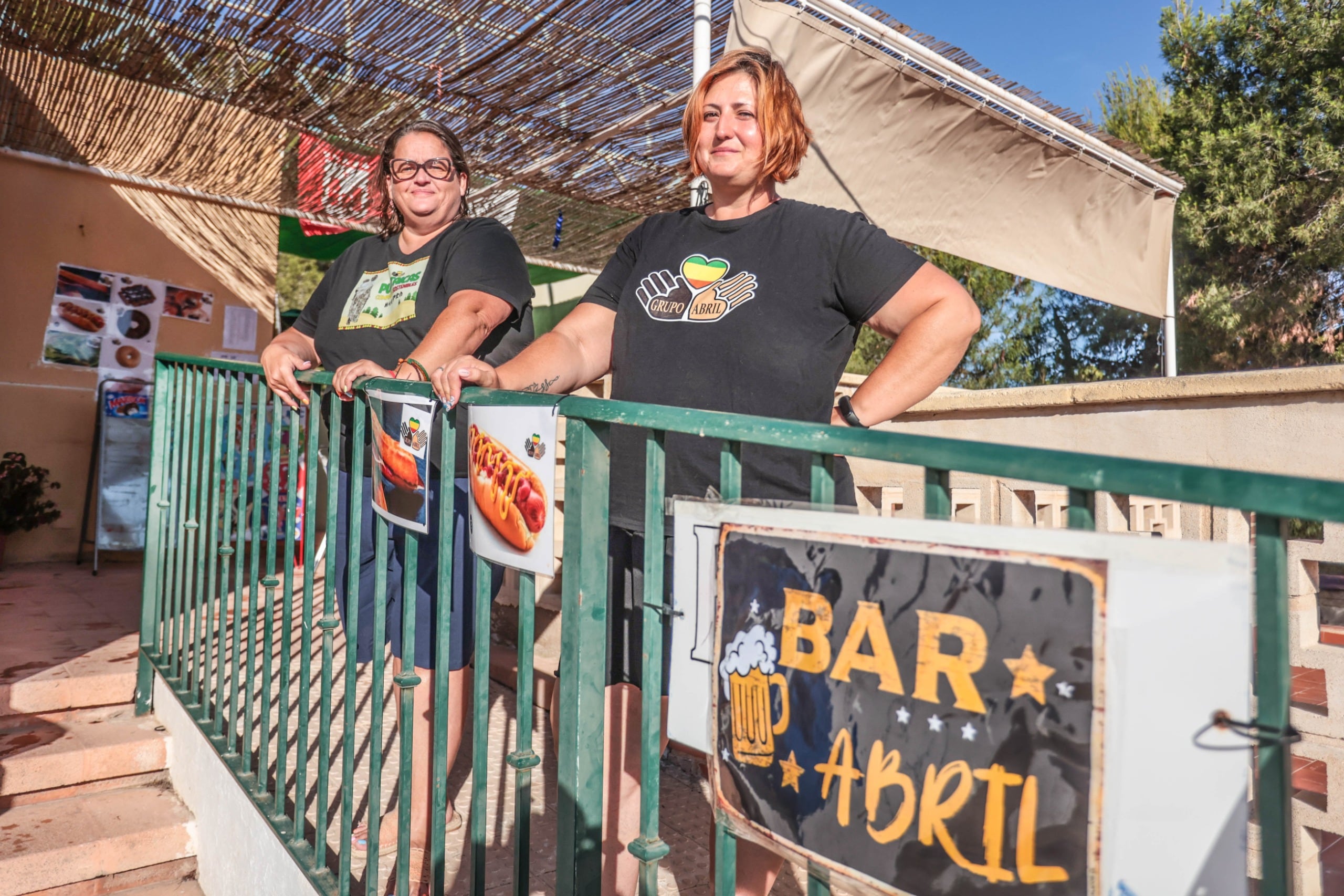 Trabajadoras de la cantina de las piscinas de San Crispín