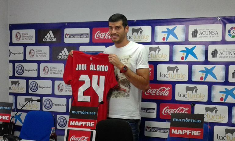 Javi Álamo presentado como nuevo jugador de Osasuna 