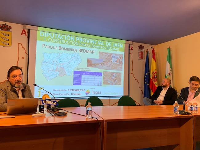 Momento de la presentación del proyecto del Parque de Bomberos Sierra Mágina Norte en Bedmar