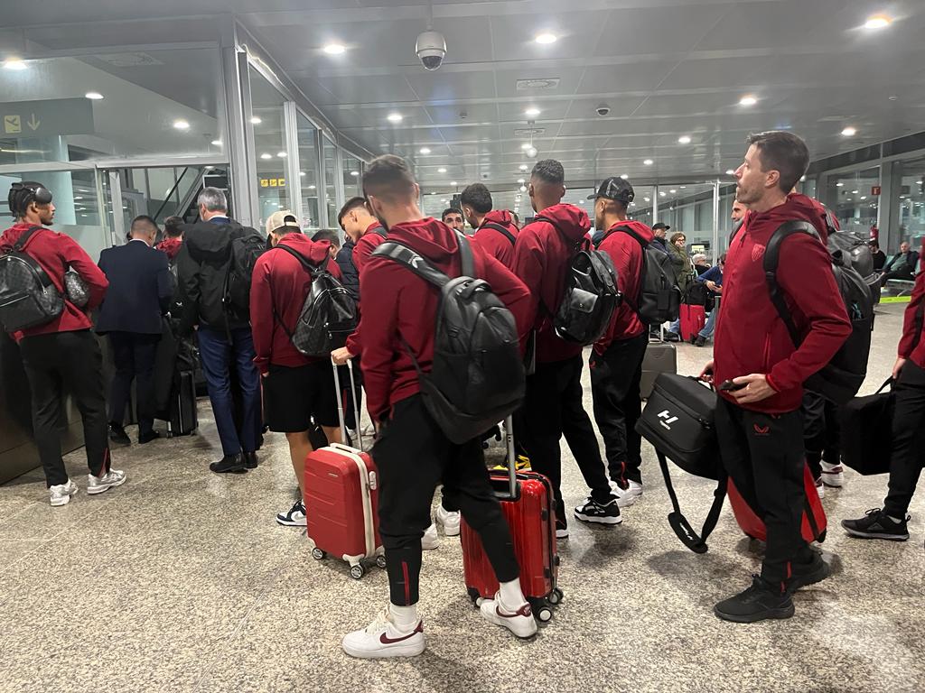 Los jugadores del Sevilla en el aeropuerto