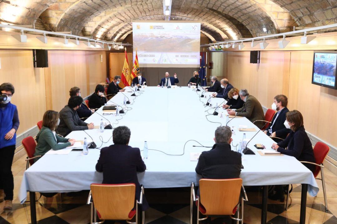Reunión del Gobierno de Aragón con el sector de la nieve 