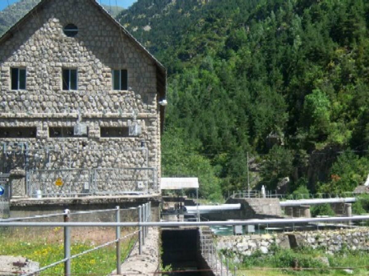 Bielsa permite a la CHE ocupar los terrenos para gestionar la central de Barrosa