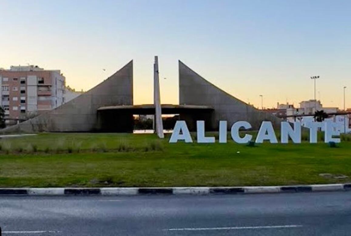 Imagen de la glorieta Gestor Administrativo - Fuente Rabasa donde han comenzado las obras