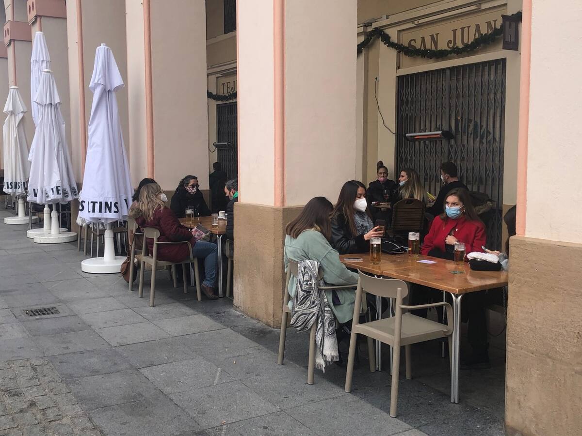Las nuevas medidas satisfacen a la hostelería y dejan frío al comercio