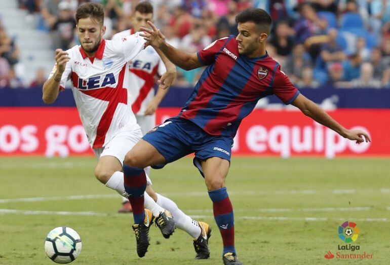 Rober Pier ante el Alavés