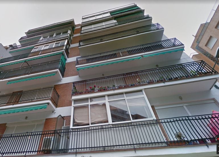 L'edifici de Blanes on aquest matí ha mort una dona a mans de la seva parella