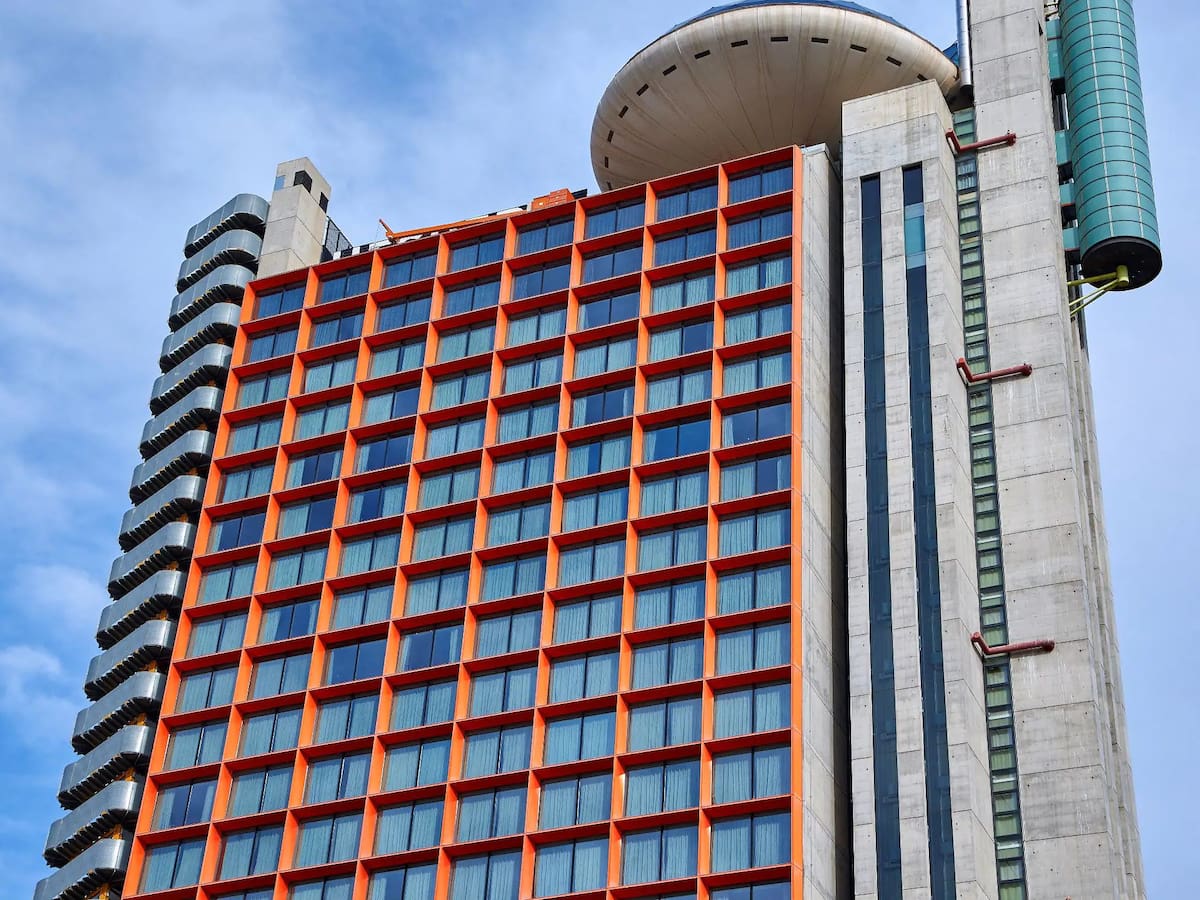 Ferit crític un nen de 5 anys en caure des d'un punt elevat d'un hotel de l'Hospitalet