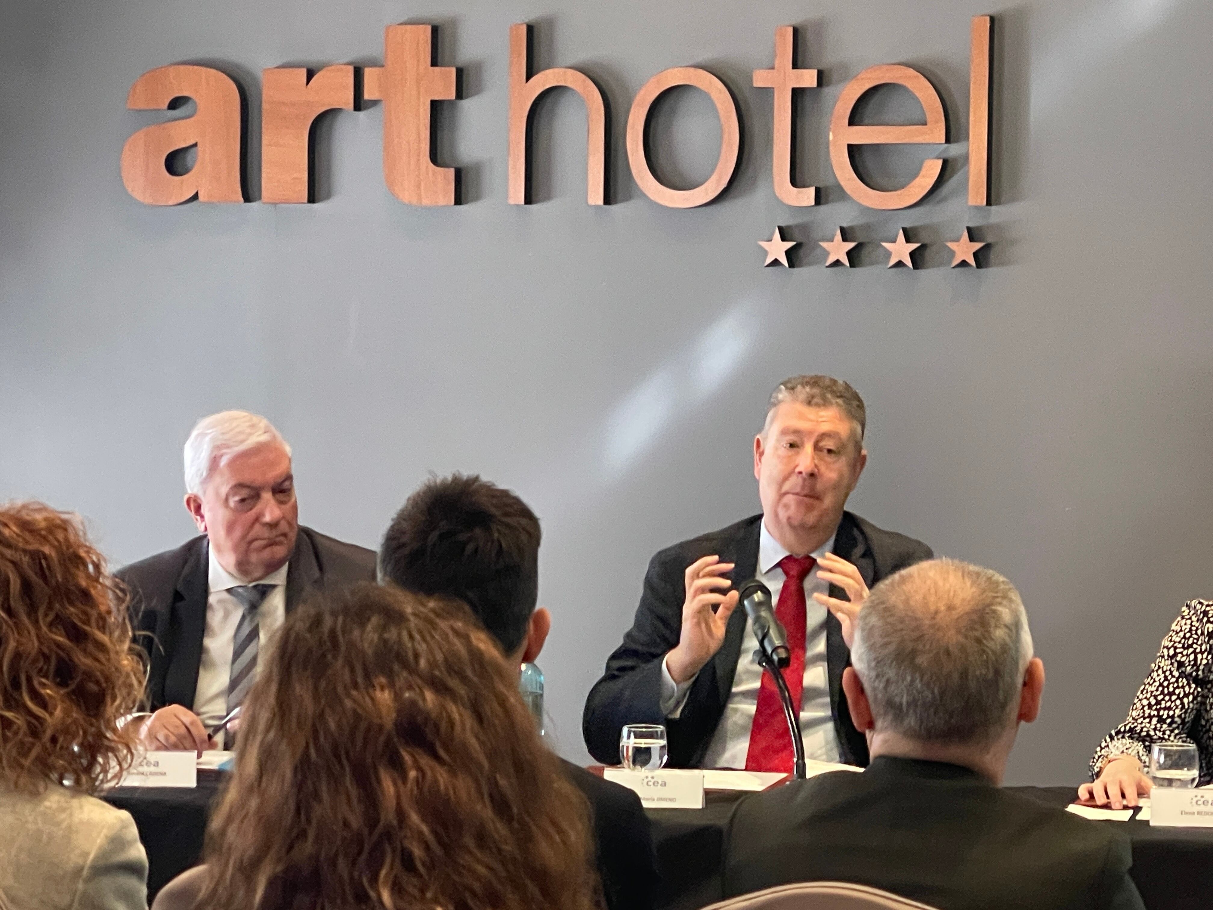 El president de la CEA, Gerard Cadena, i el director de l'Obervatori de la Contractació d'Espanya, José María Gimeno