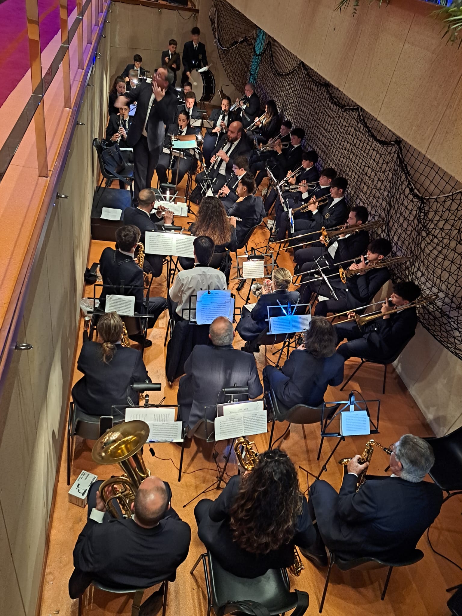 Banda de música Maestro Amador durante la interpretación del Himno de Andalucía