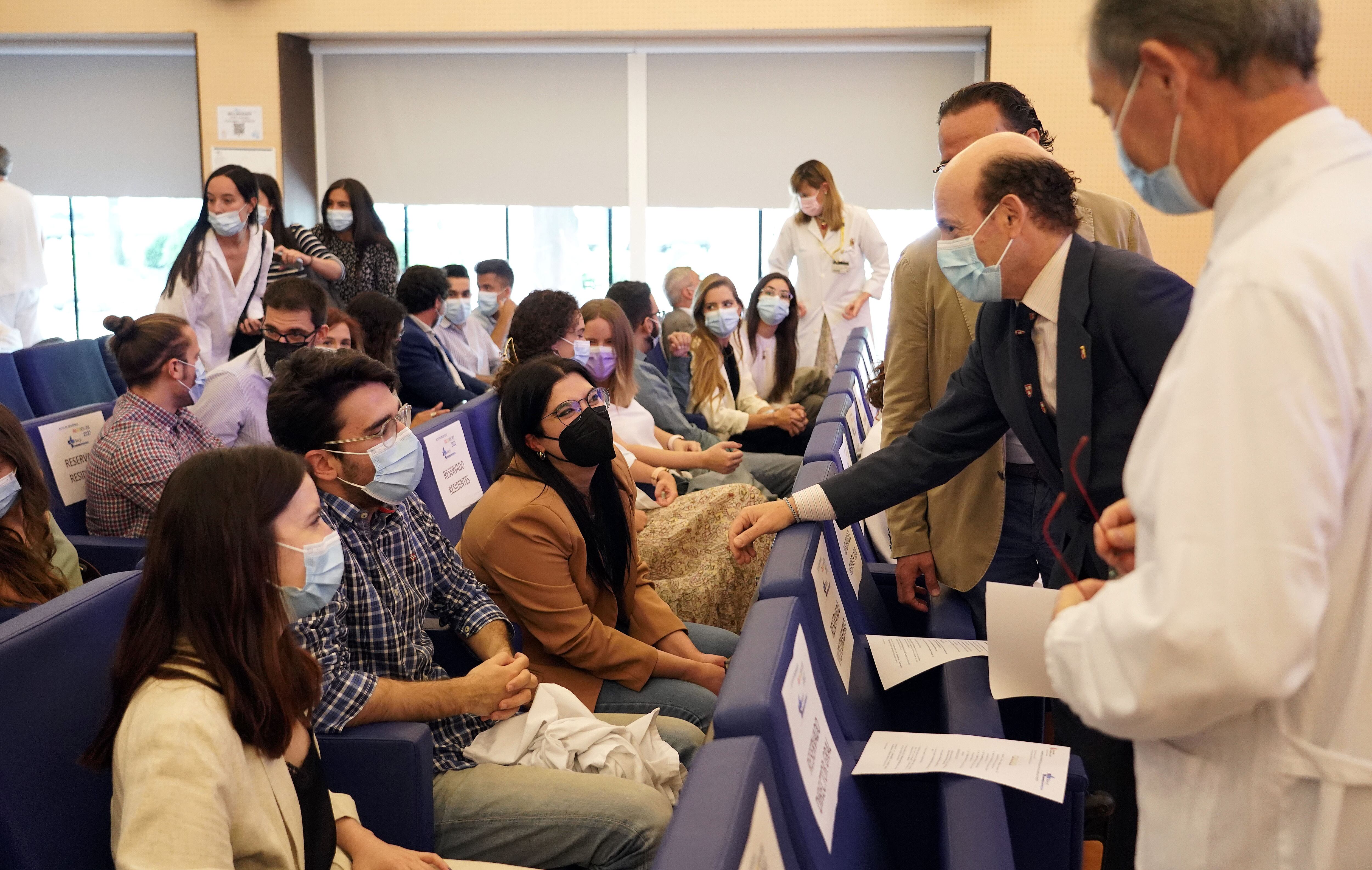 El viceconsejero de Asistencia Sanitaria, Jesús  García-Cruces Méndez, preside el acto de despedida de residentes del área de salud Valladolid Oeste