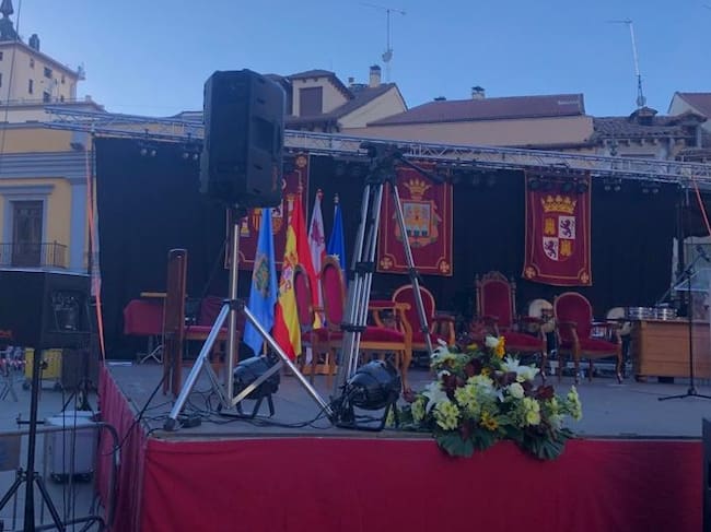 Imagen de archivo del escenario preparado para el pregón e imposición de bandas a reina y damas de las fiestas de Aranda