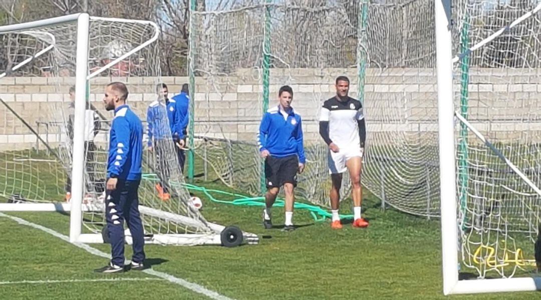 Aridane se retiró del entrenamiento junto a un fisio del club