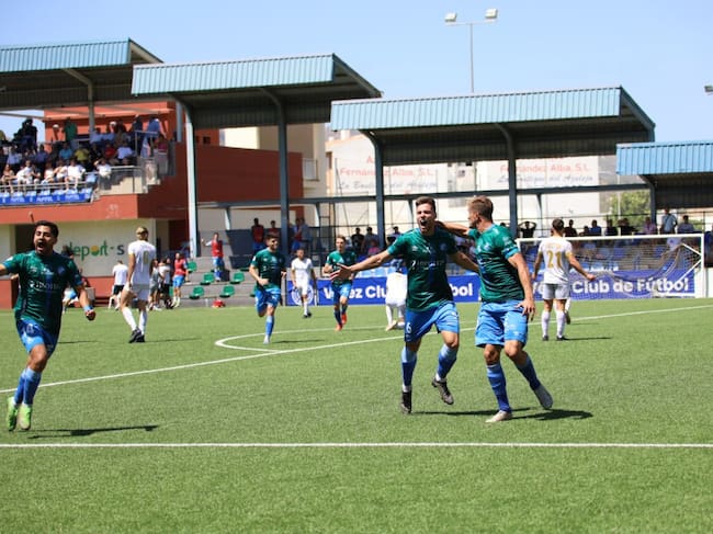 Rafa Parejo celebra el gol ante el Vélez