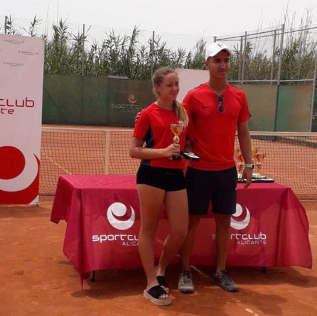 Alejandra Gracia rayó a gran altura en el Sportclub Alicante