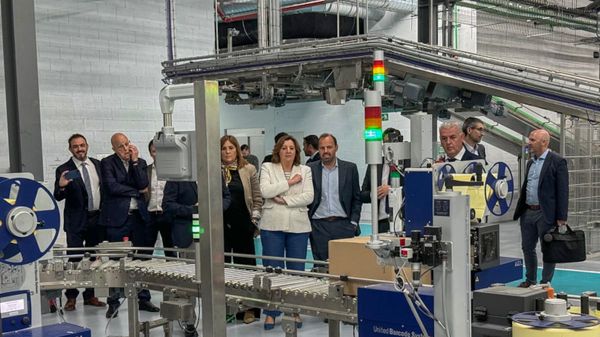 García-Page, con infección de garganta, inaugura la ampliación de una farmacéutica en Azuqueca de Henares (Guadalajara)