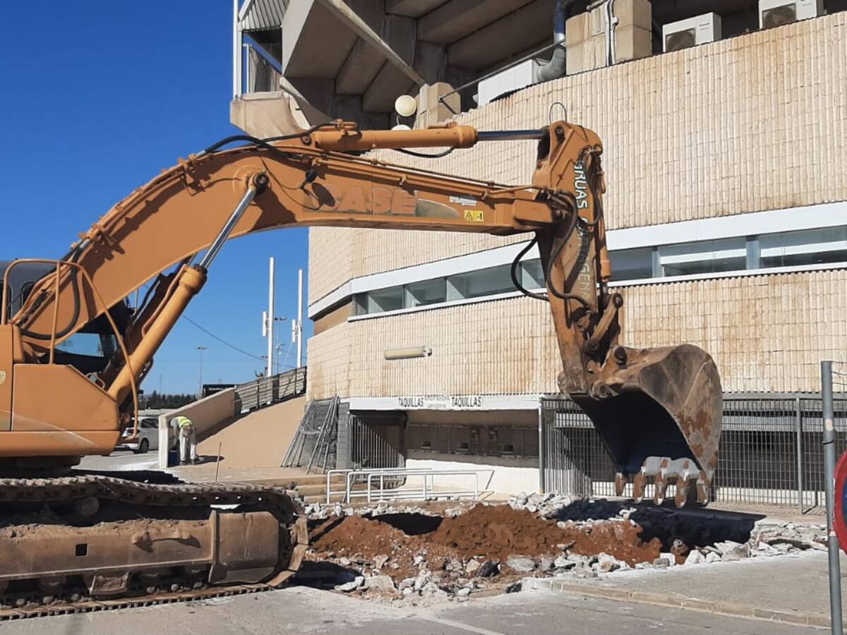 Empiezan las obras para la construcción de dos nuevas torres de iluminación en el Cartagonova
