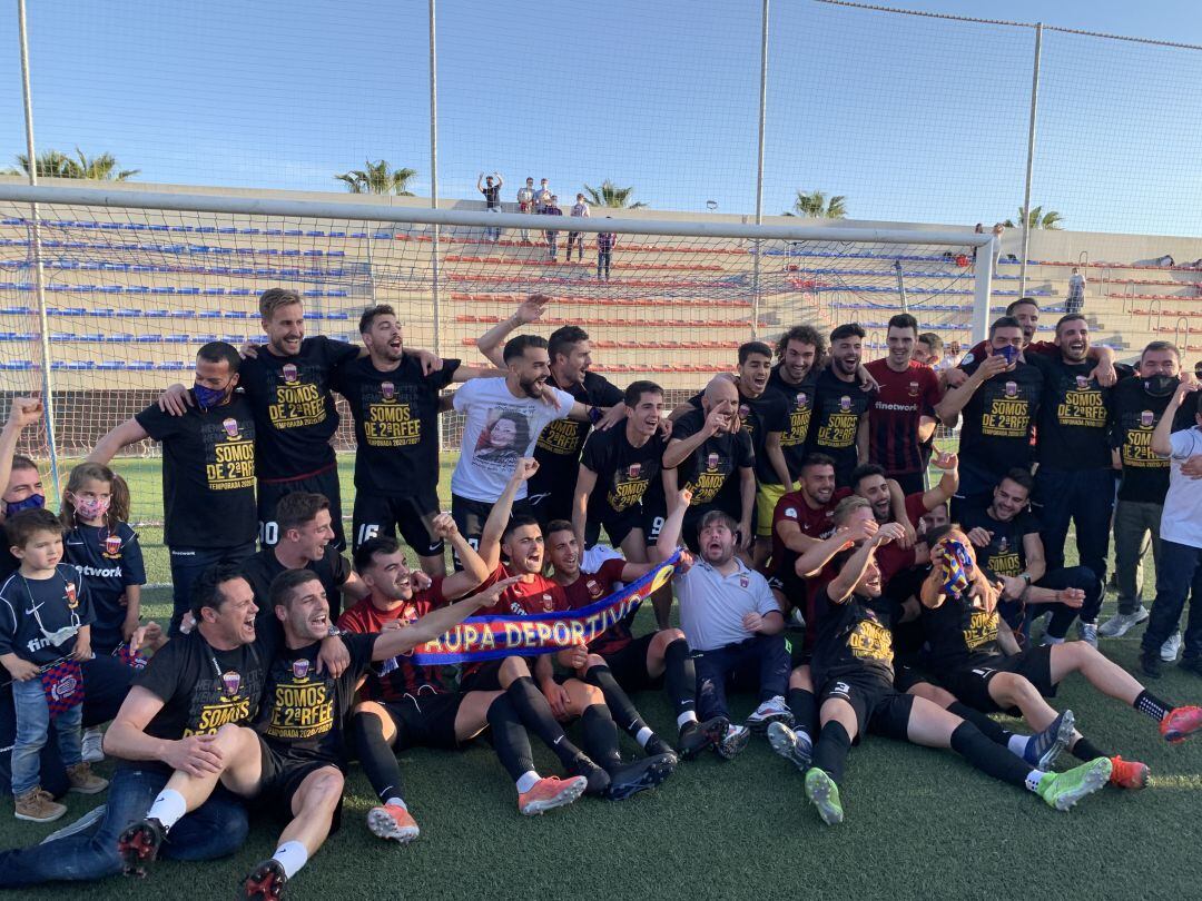 El C. D. Eldense logra el ascenso a Segunda RFEF al empatar contra la U. D. Alzira en el Nuevo Pepico Amat