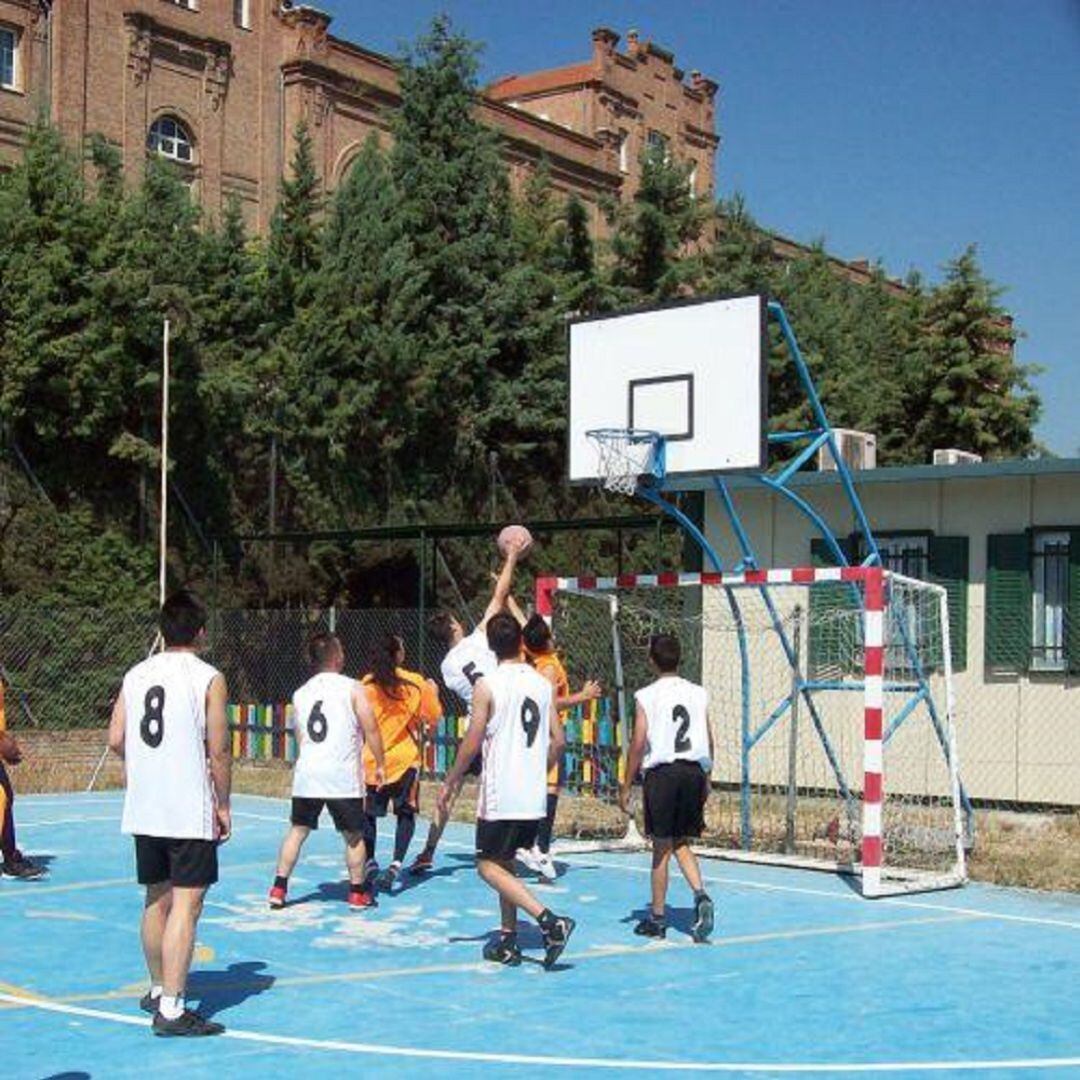 Un grupo de jovenes en uno de los centros de la ARRMI