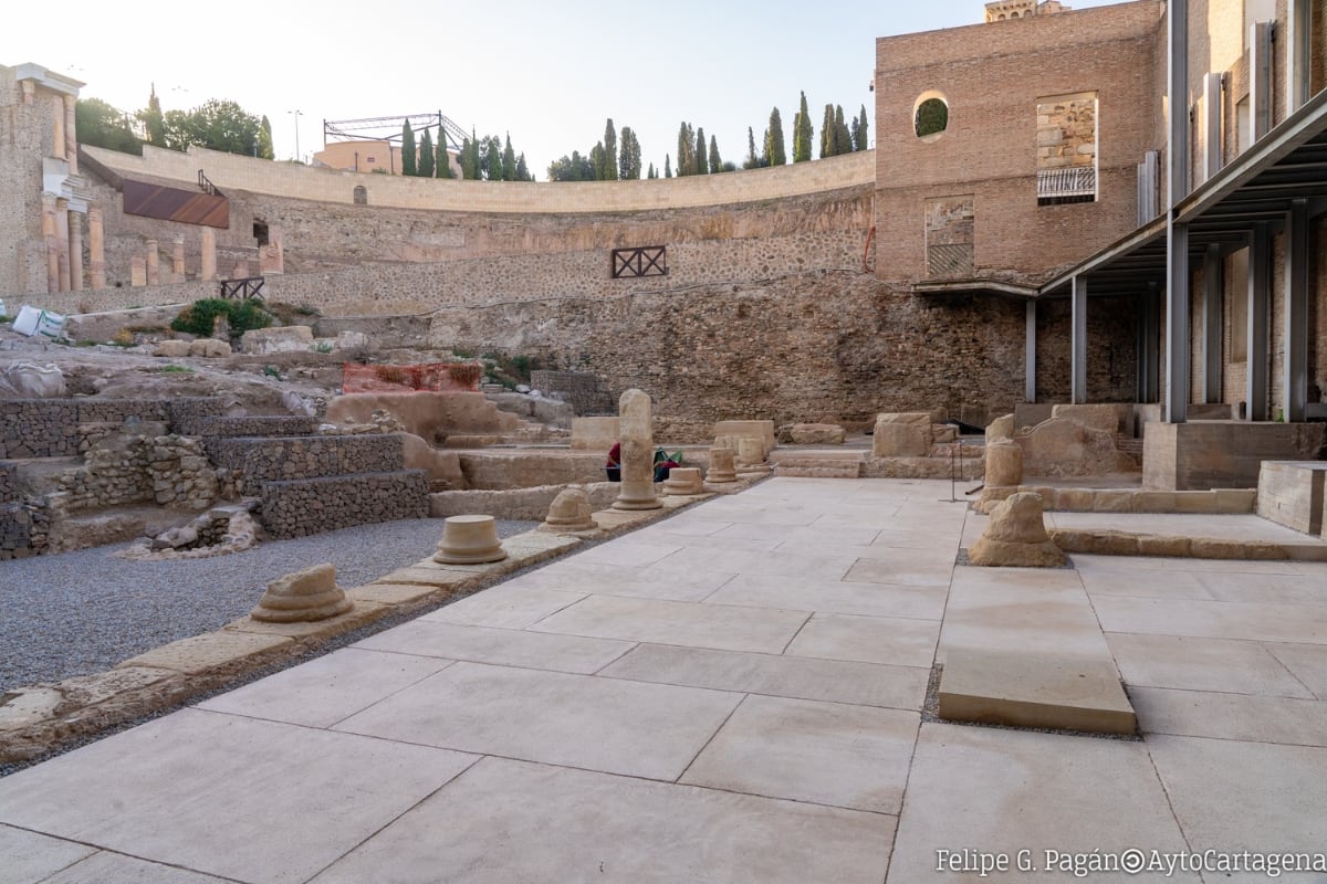 Mural y pórtico del Museo Teatro Romano de Cartagena