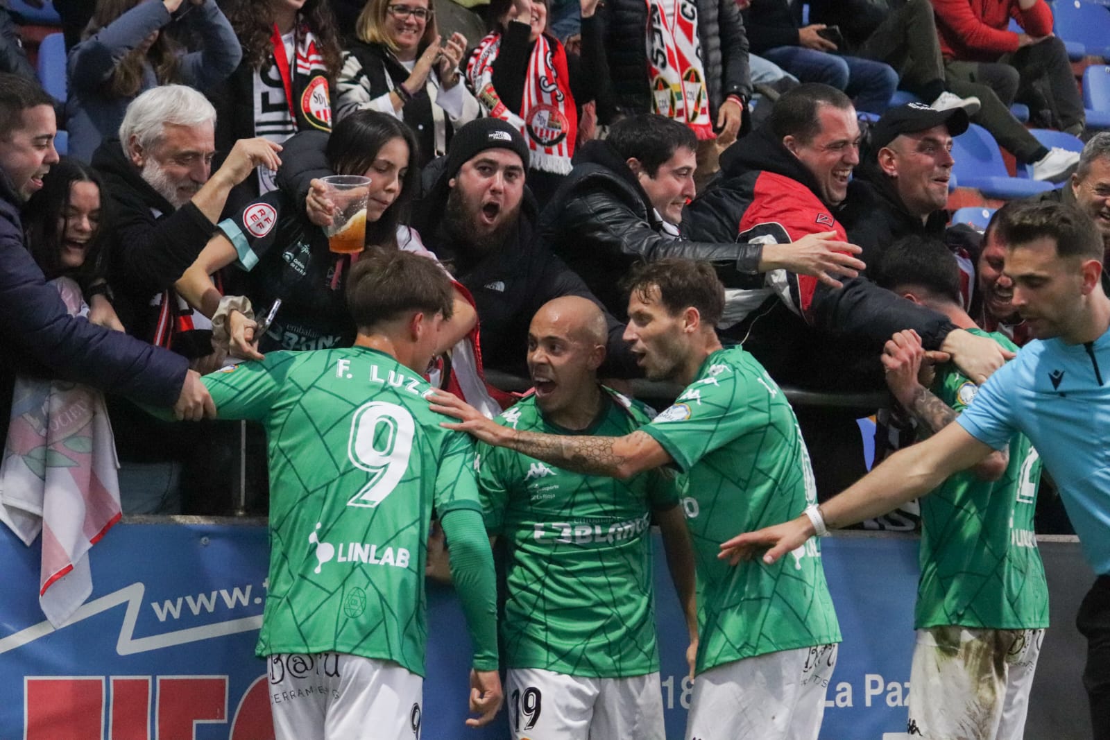 Fabián Luzzi, Toni García y Javi Castellano celebran el 0-1 / SD Logroñés