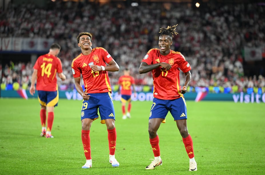 Lamine Yamal y Nico Williams celebran un gol ante Georgia