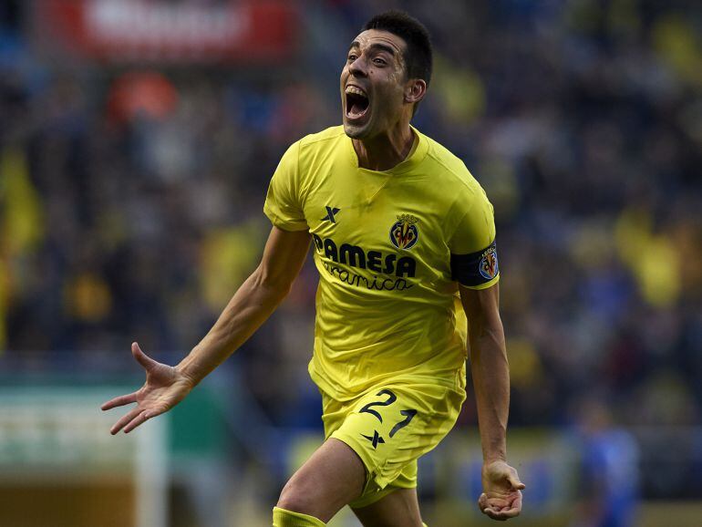 VILLARREAL, SPAIN - DECEMBER 31:  Bruno Soriano of Villarreal celebrates scoring his team's first goal during the La Liga match between Villarreal CF and Valencia CF at El Madrigal on December 31, 2015 in Villarreal, Spain.  (Photo by Manuel Queimadelos AlonsoGetty Images)