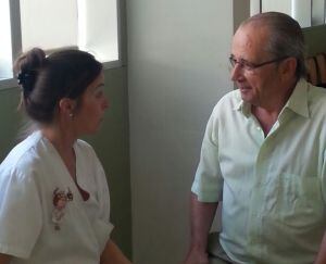 La responsable del programa 'Pacient Expert' a Lleida, Edith Garcia, amb un dels malalts experts que hi participen