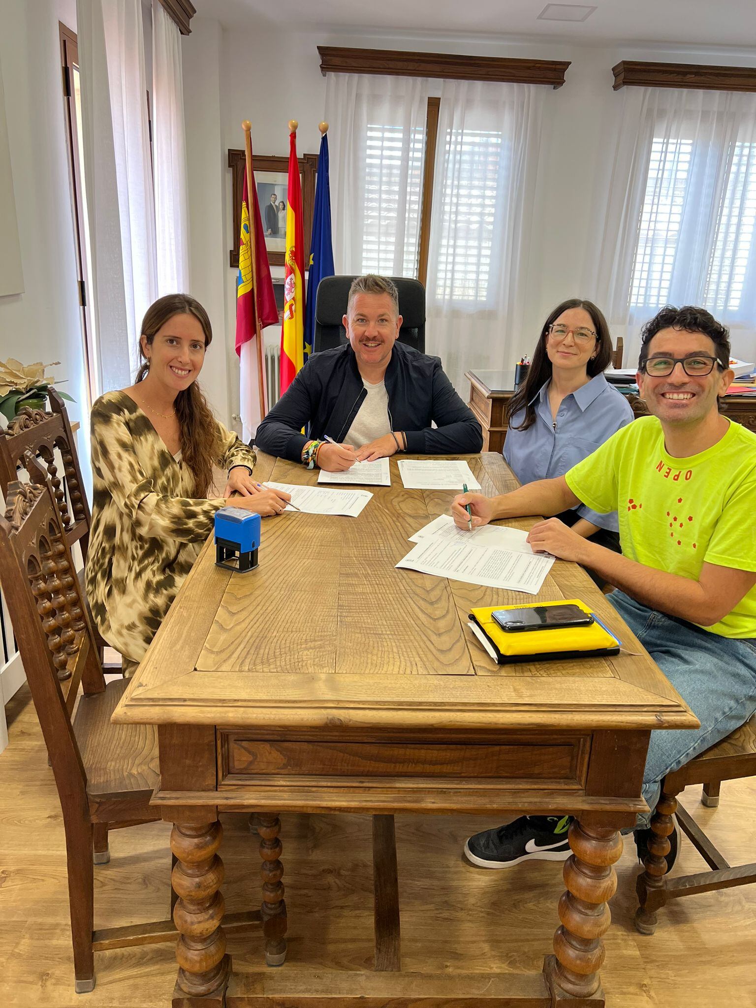 Firma cesión Ermita Almodóvar del Pinar a &#039;Volumen Laboratorio Cultural&#039;