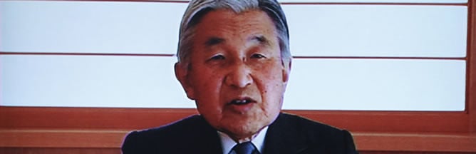 Akihito se mostró &quot;profundamente preocupado&quot; por la situación que vive su país y aseguró que esta crisis &quot;no tiene precedentes a esta escala&quot;