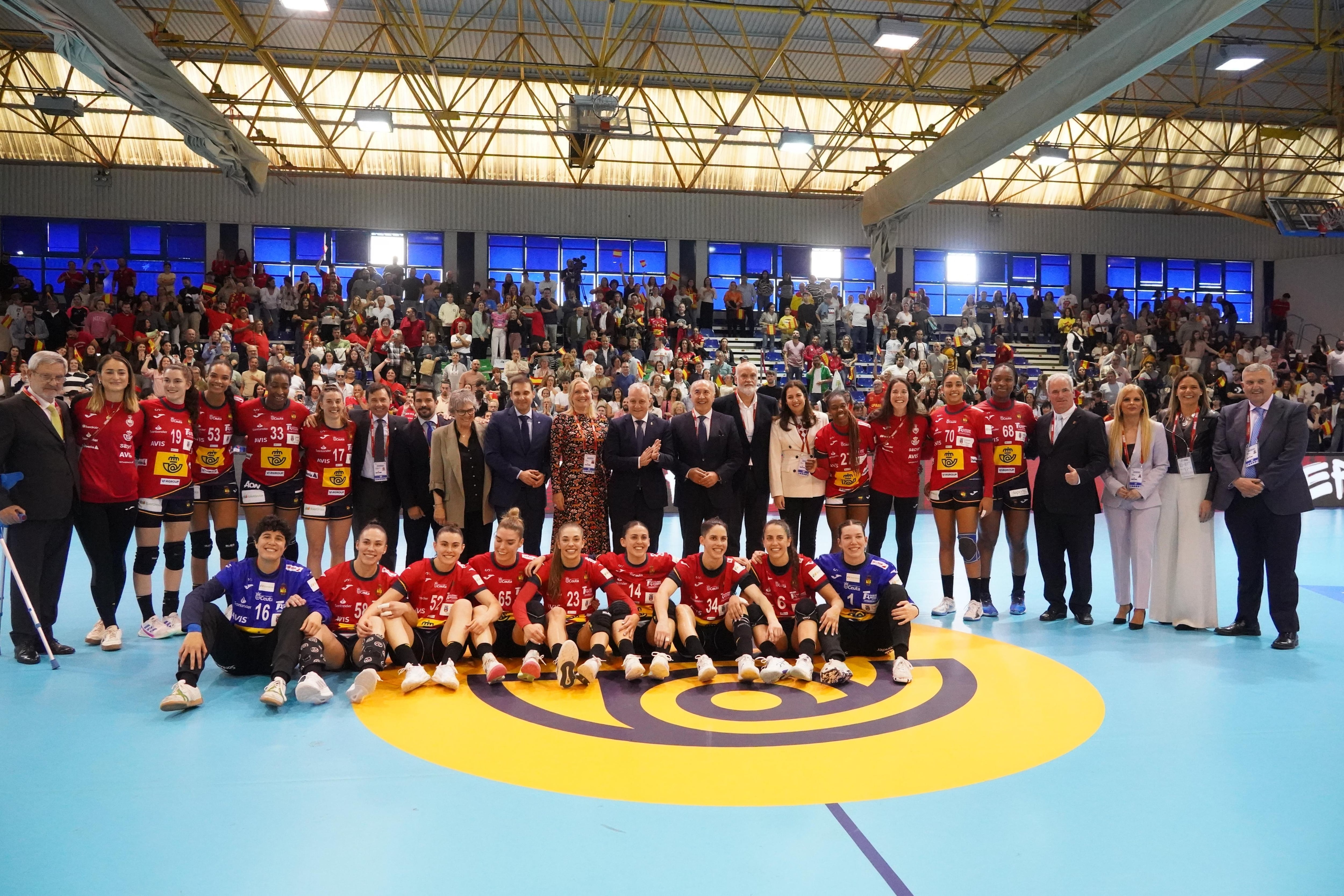 La plantilla celebra el triunfo