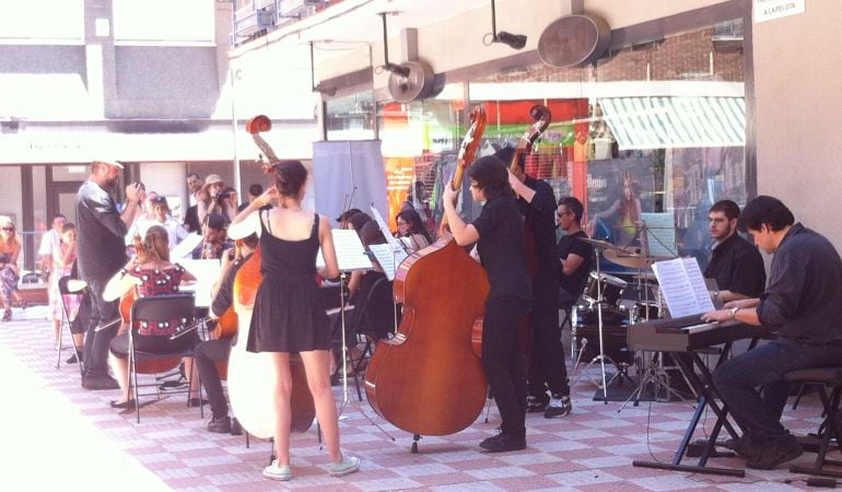 Concierto en la calle de la Escuela Municipal de Música y Danza de Alcobendas