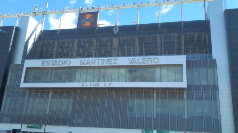 Fachada principal del Martínez Valero, el estadio del Elche C.F.