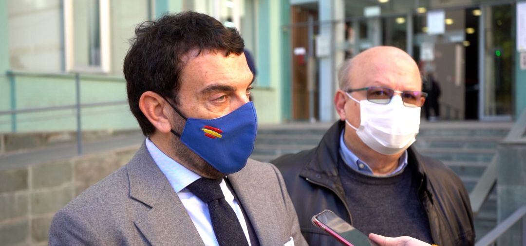 El empresario junto a su abogado