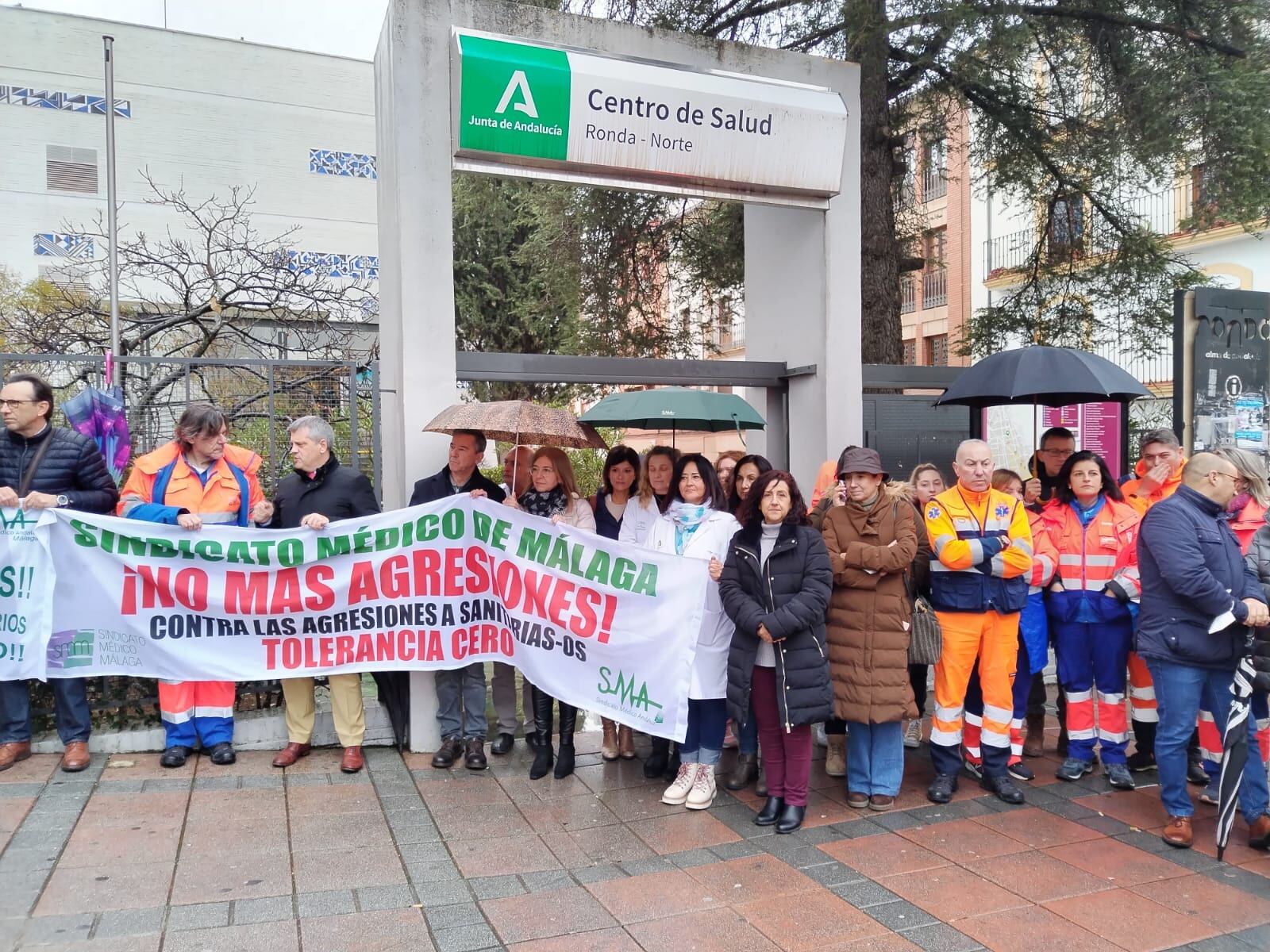 Una veintena de profesionales del distrito sanitario Serranía han respaldado la movilización este martes