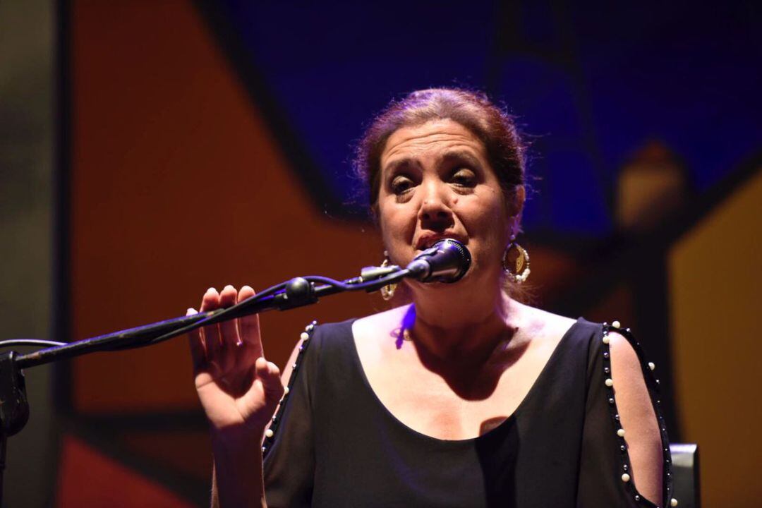 Lole Montoya durante su actuación en el Festival de Cante de Las Minas