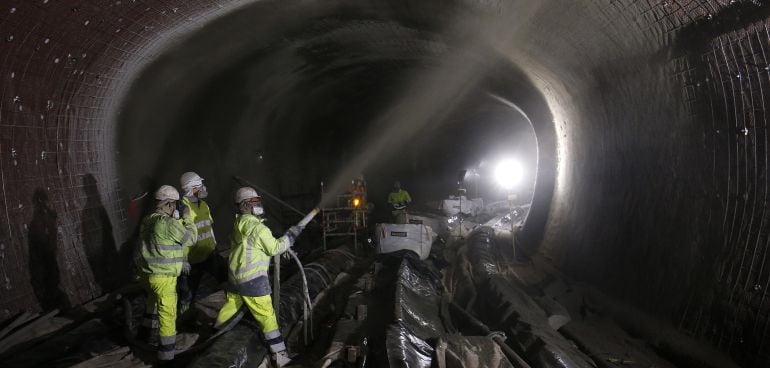 Las obras en el tunel que une las estaciones de Tirso de  Molina y Sol este viernes. 