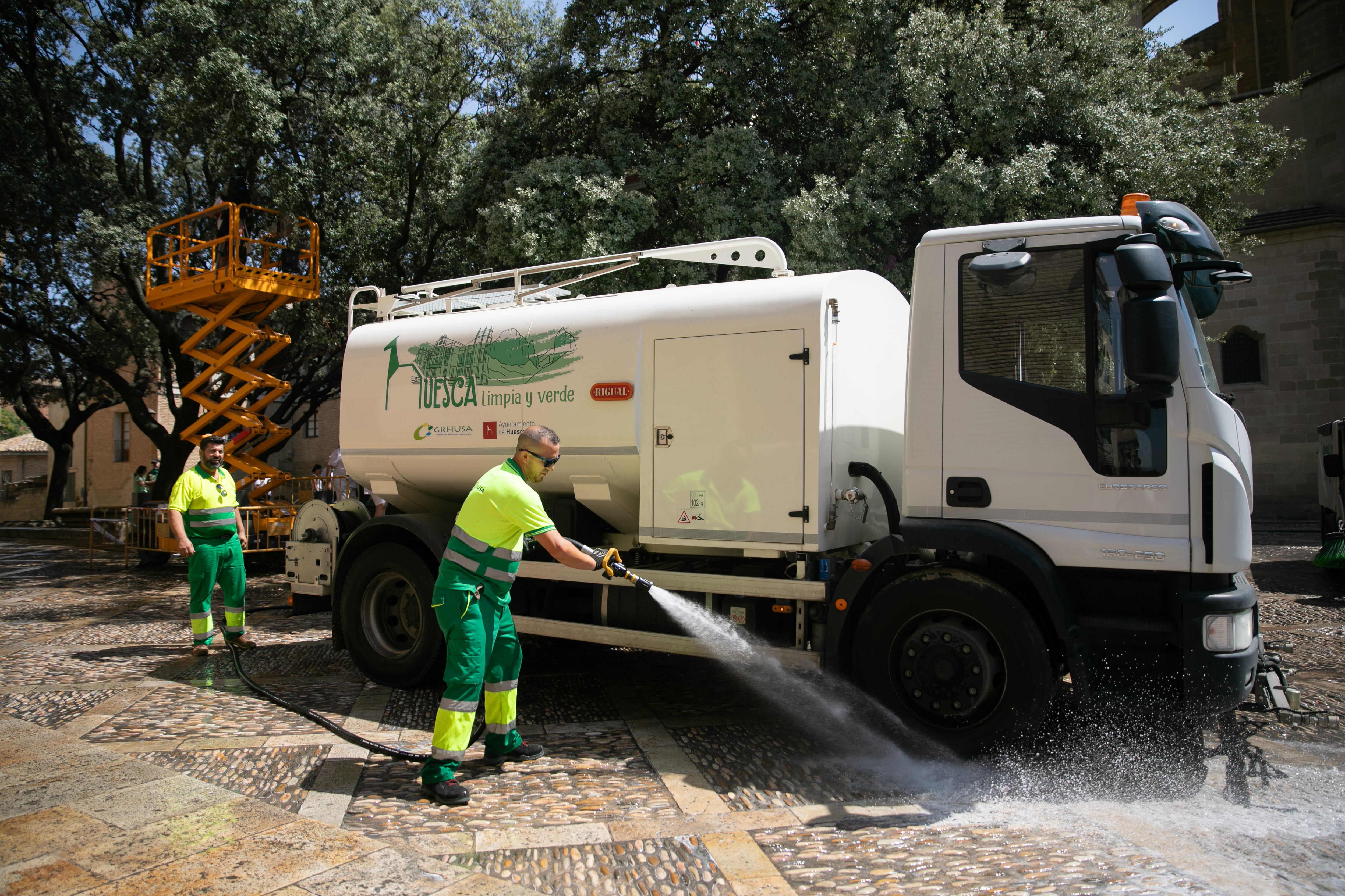 Trabajos de limpieza durante las fiestas de San Lorenzo