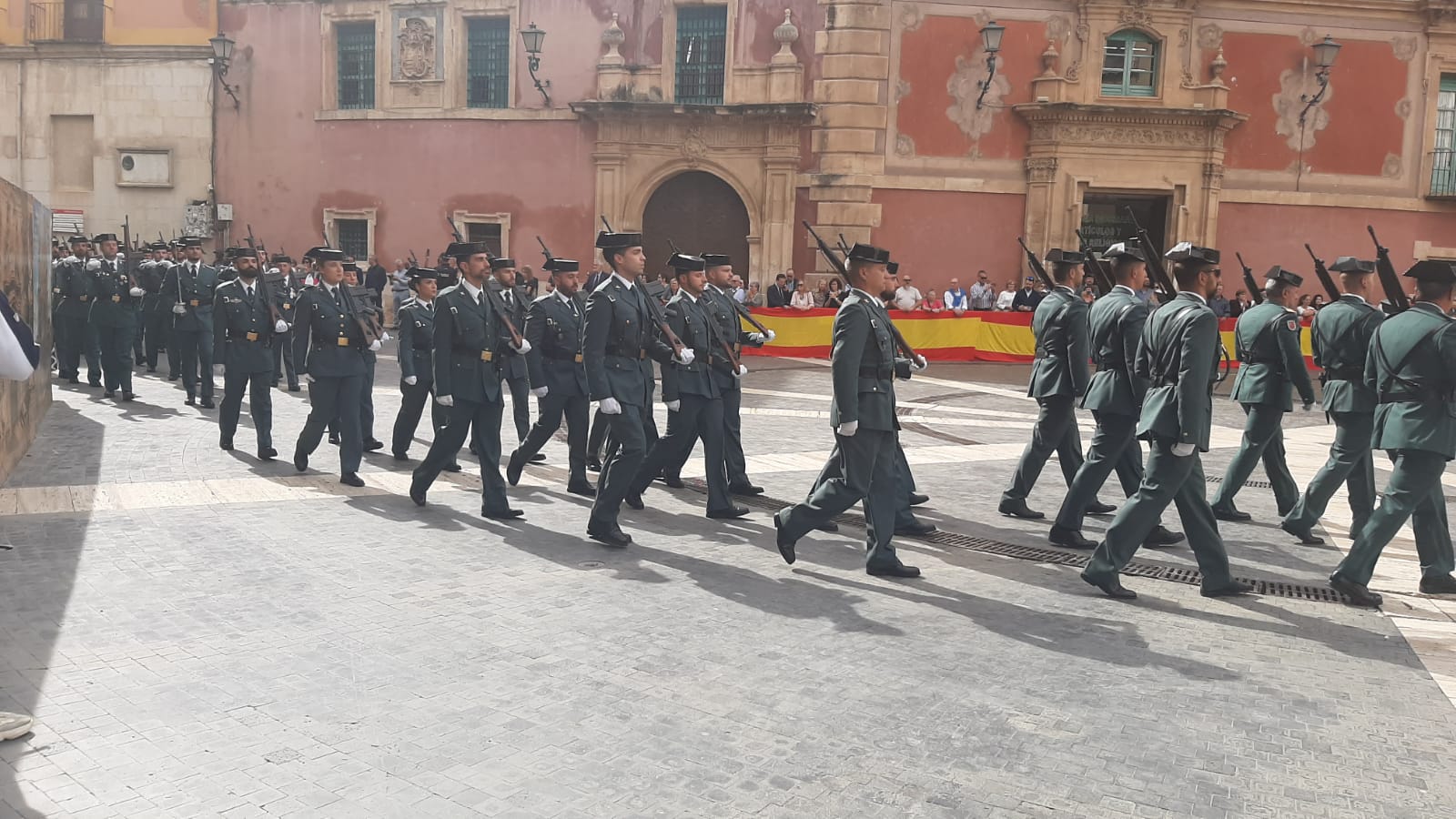 Acto por la festividad de la Virgen del Pilar, patrona de la Benemérita, celebrado en la Plaza del Cardenal Belluga de Murcia