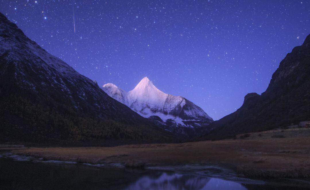 Hoy es un buen día para mirar al cielo por la noche.