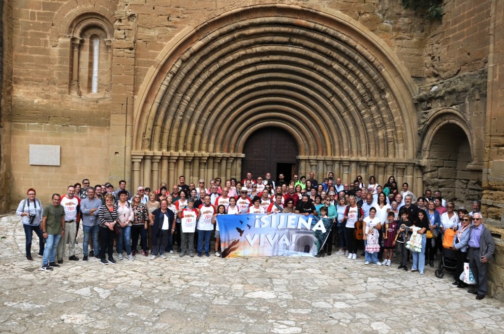 Miembros de la Plataforma Sijena sí, en el transcurso de una jornada reivindicativa