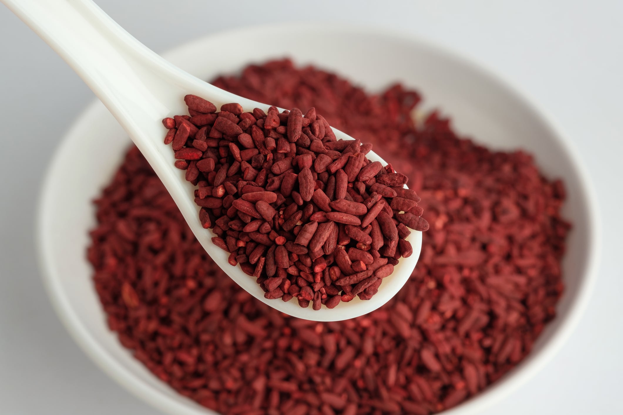 El arroz de levadura roja es uno de los ingredientes más populares de la cocina asiática.