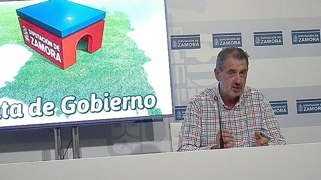 El vicepresidente de la Diputación Provincial, Juan Dúo, en rueda de prensa