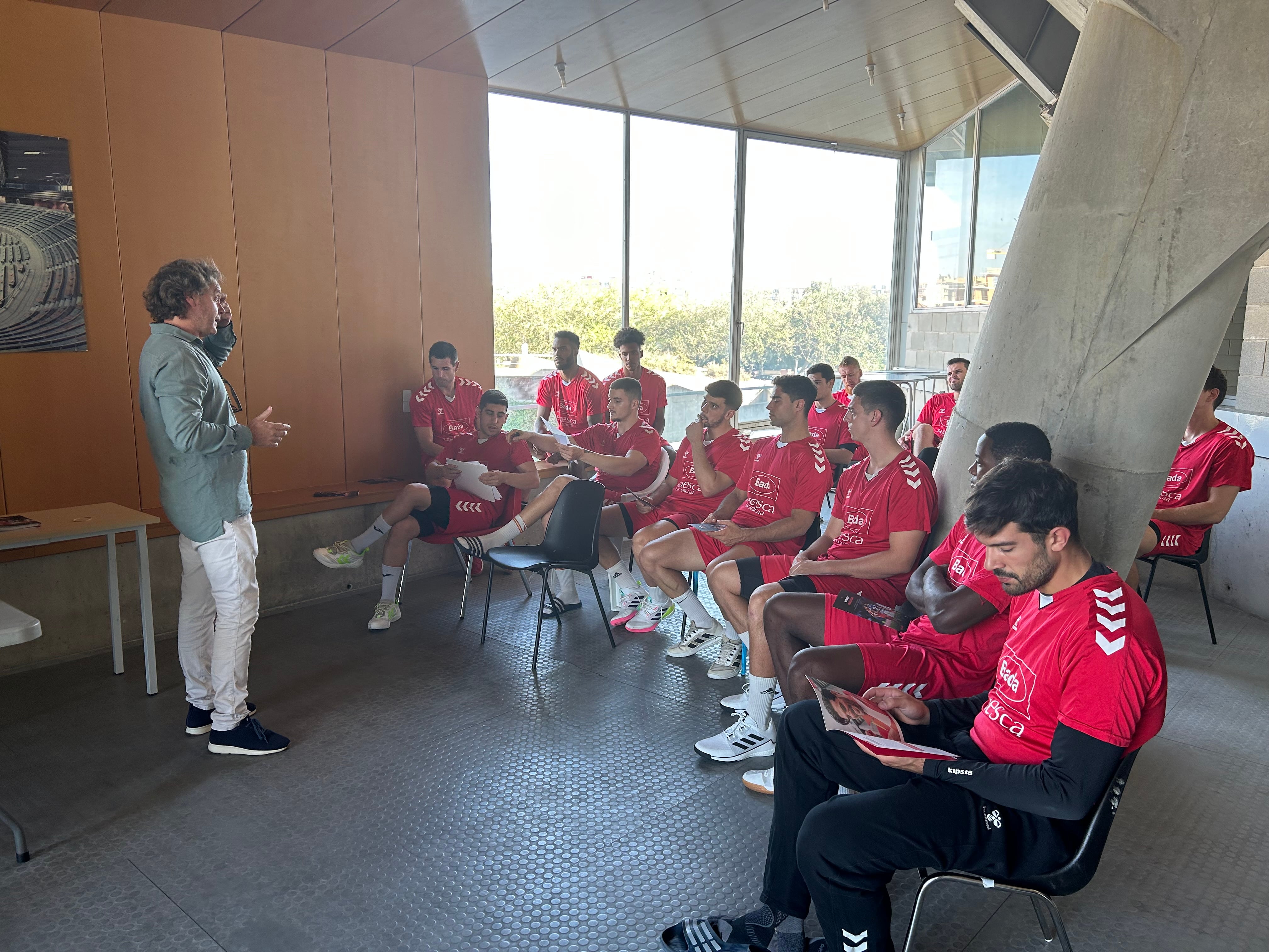 Los jugadores del Bada Huesca han recibido un taller de Integridad de LaLiga